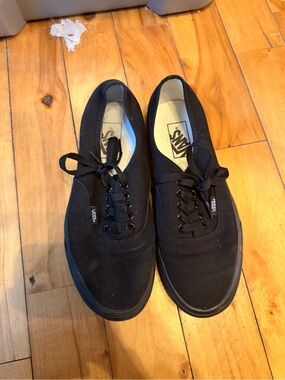 Vans Black Low-Top Canvas Sneakers Men's Size 7 Women's size 8.5